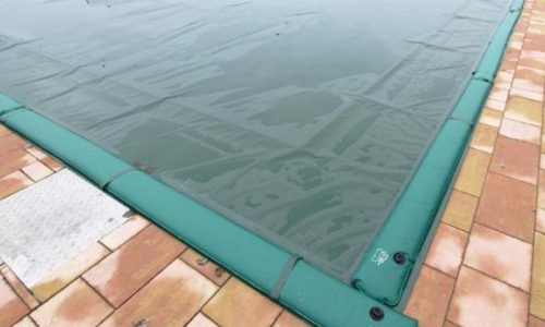 piscina con copertura galleggiante a tubolari